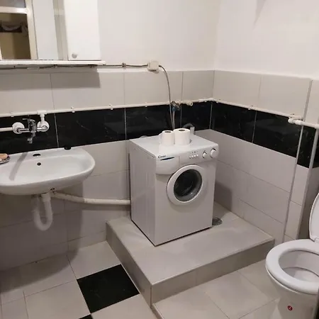 Konukevi Privatni Smestaj Ristovic Preko Puta Poste 02 3*