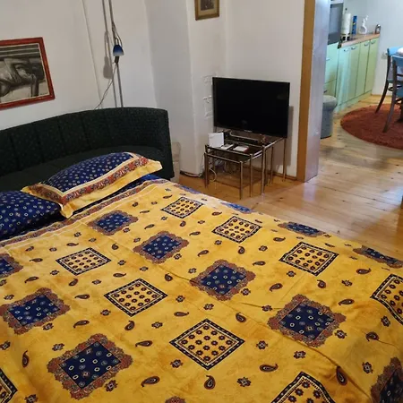 Konukevi Privatni Smestaj Ristovic Preko Puta Poste 02 3*